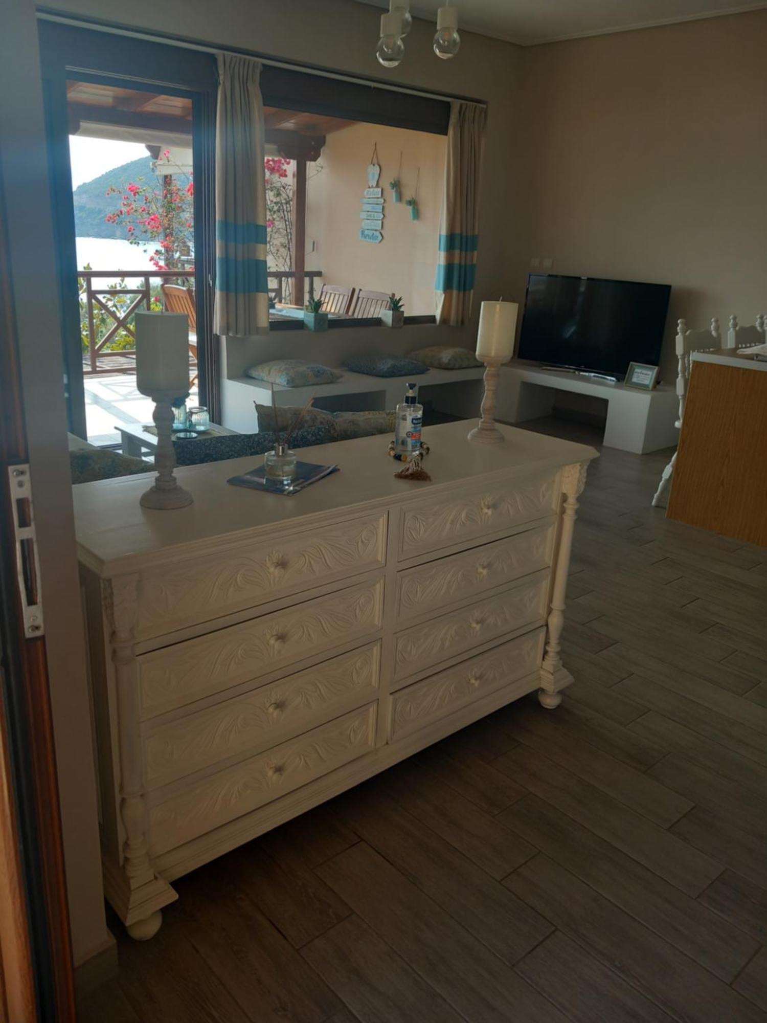 Paralio Astros Beachfront Suites Xiropigado Quarto foto